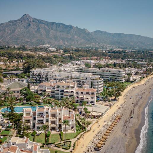 Lyxig Beachfront Townhouse i Coral Beach på Marbellas Golden Mile