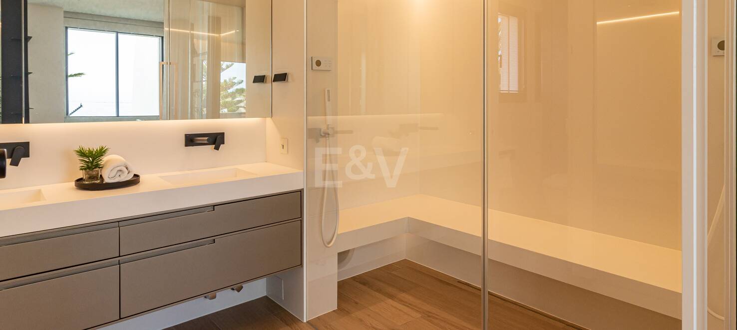 Lyxig Beachfront Townhouse i Coral Beach på Marbellas Golden Mile