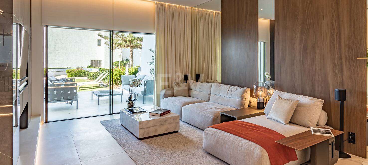 Lyxig Beachfront Townhouse i Coral Beach på Marbellas Golden Mile