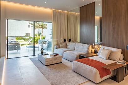 Lyxig Beachfront Townhouse i Coral Beach på Marbellas Golden Mile