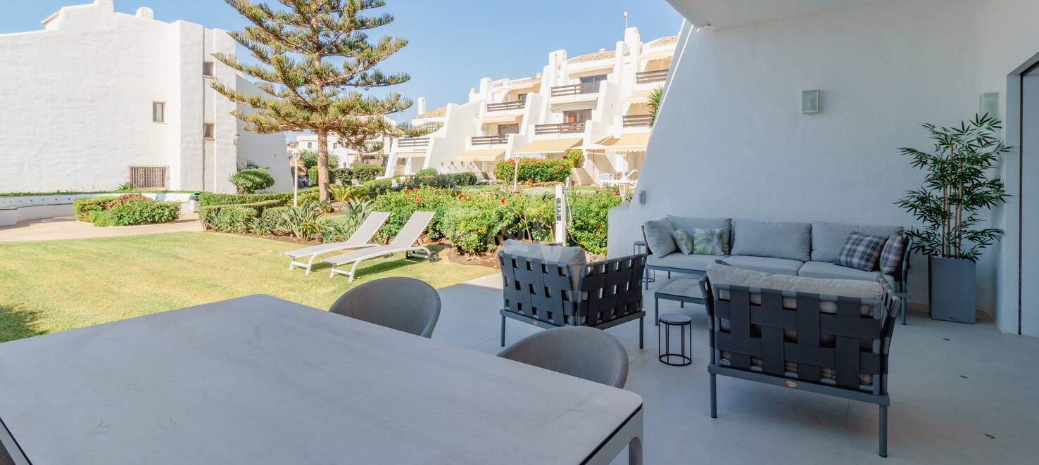 Lyxig Beachfront Townhouse i Coral Beach på Marbellas Golden Mile