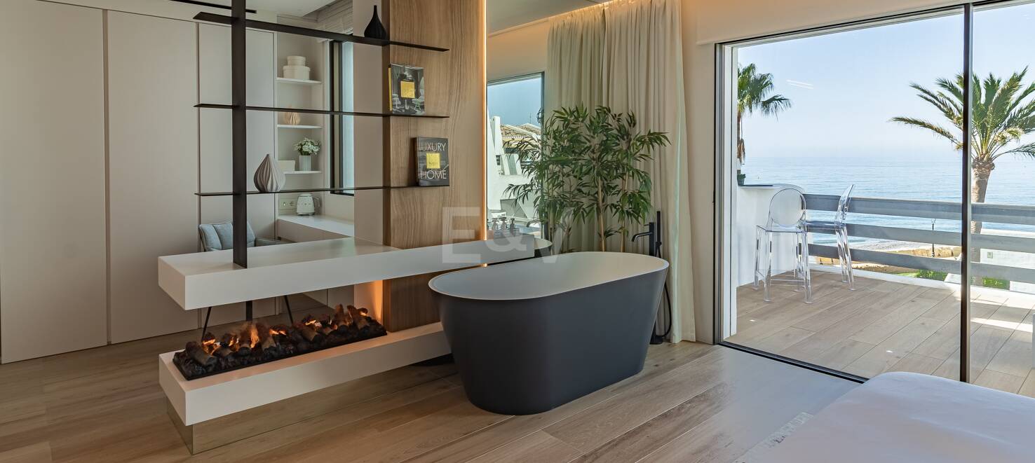 Lyxig Beachfront Townhouse i Coral Beach på Marbellas Golden Mile