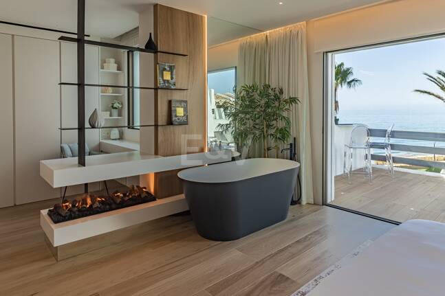 Luxueux Beachfront Townhouse à Coral Beach sur le Golden Mile de Marbella