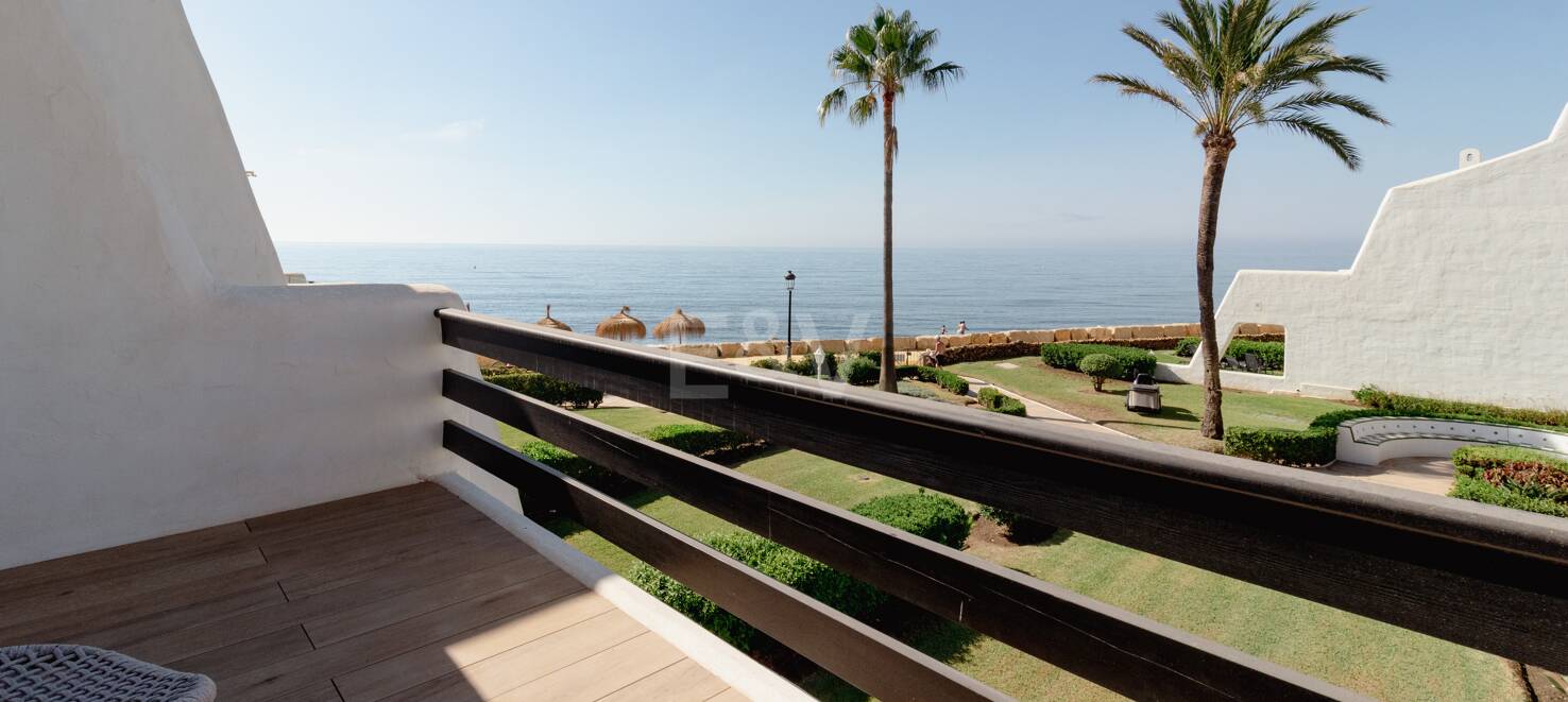 Lyxig Beachfront Townhouse i Coral Beach på Marbellas Golden Mile