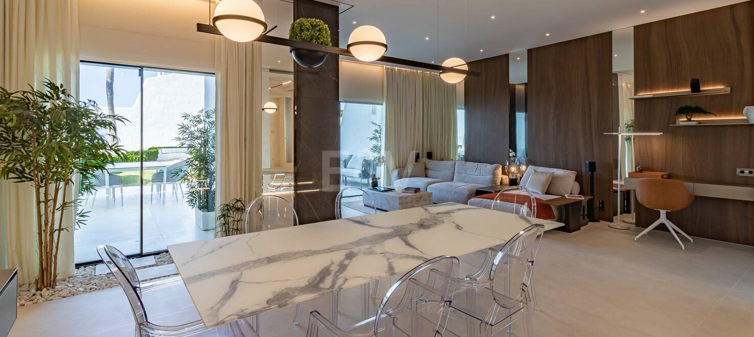 Lyxig Beachfront Townhouse i Coral Beach på Marbellas Golden Mile