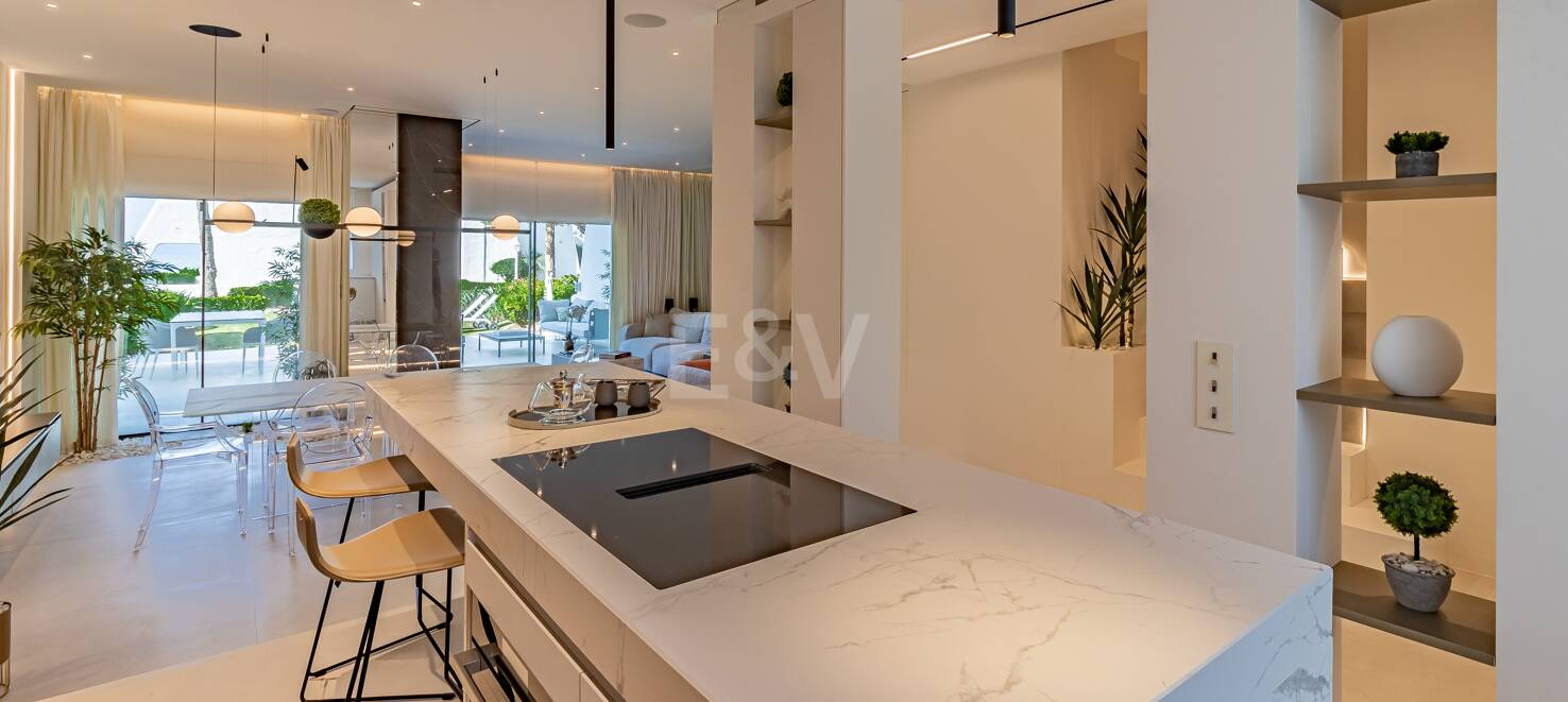 Lyxig Beachfront Townhouse i Coral Beach på Marbellas Golden Mile