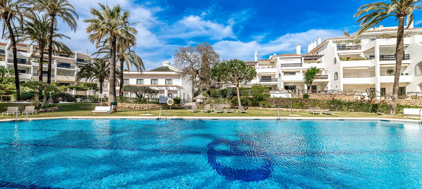 Lyxig Beachfront Townhouse i Coral Beach på Marbellas Golden Mile