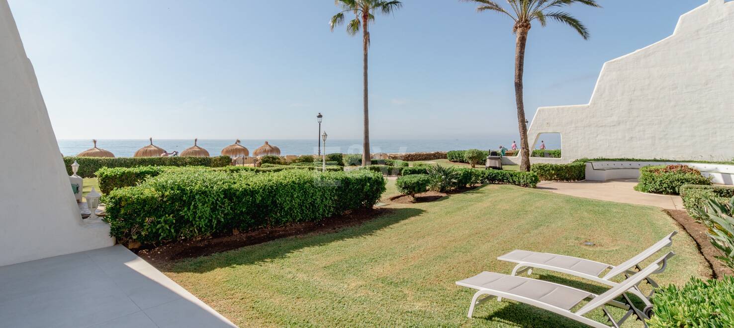 Lyxig Beachfront Townhouse i Coral Beach på Marbellas Golden Mile