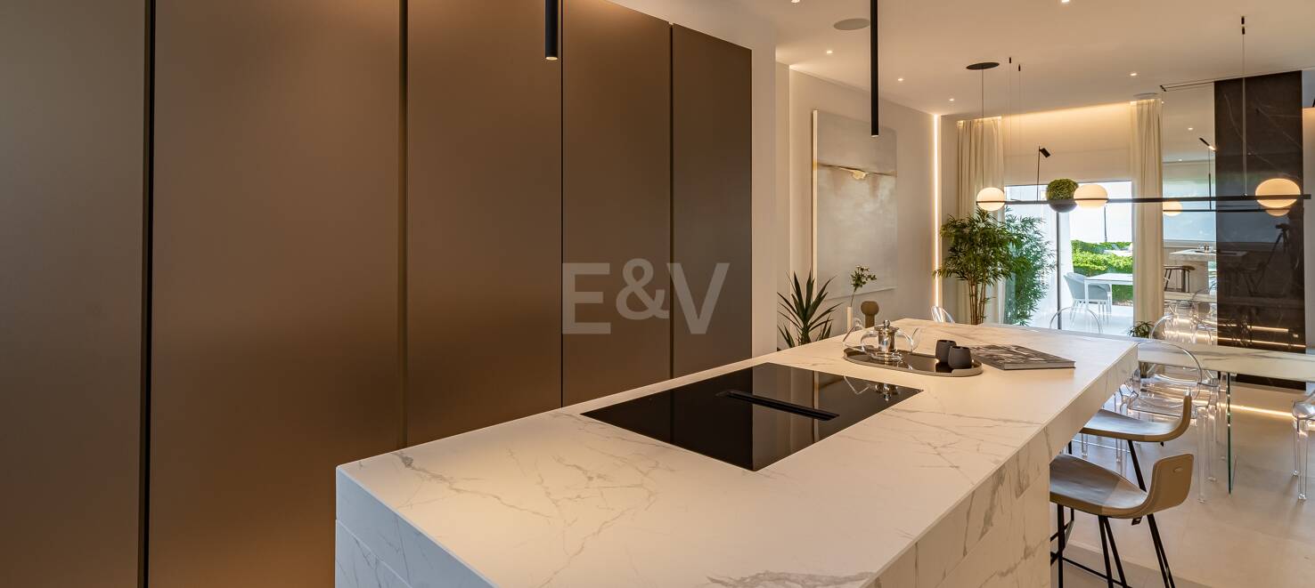 Lyxig Beachfront Townhouse i Coral Beach på Marbellas Golden Mile