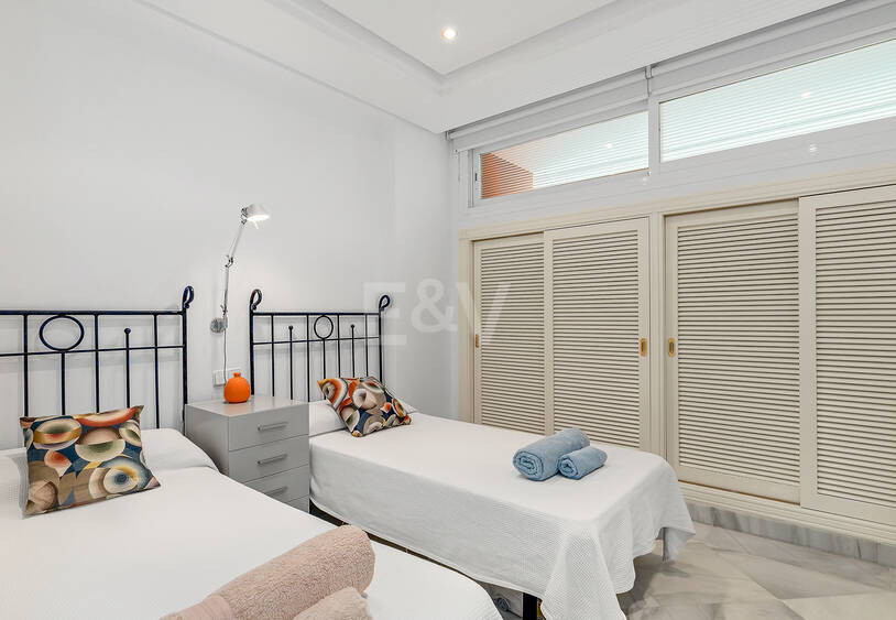 Apartamento de lujo frente a la playa. Precio desde €3,300 por semana