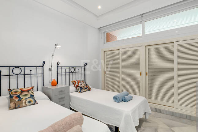 Apartamento de lujo frente a la playa. Precio desde €3,300 por semana