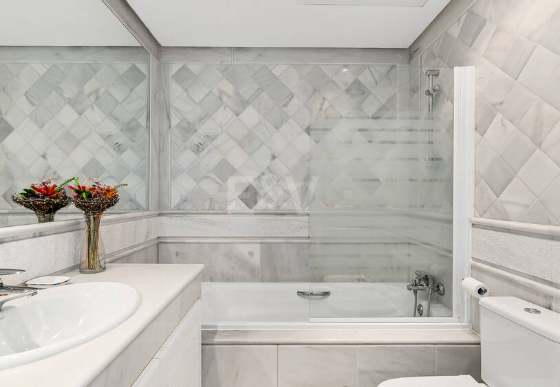 Apartamento de lujo frente a la playa. Precio desde €3,300 por semana