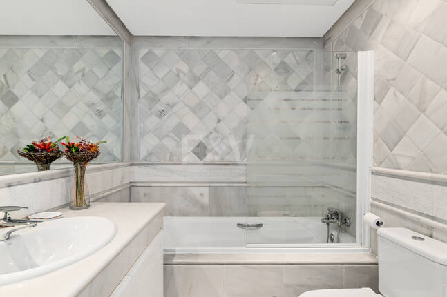 Apartamento de lujo frente a la playa. Precio desde €3,300 por semana