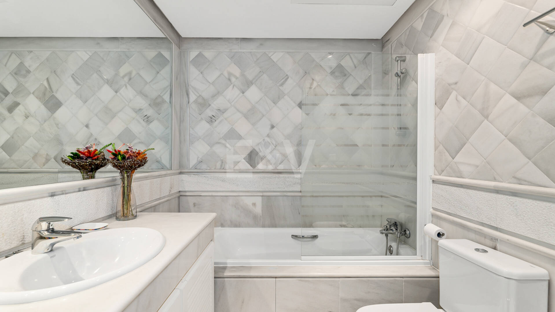 Luxury beach front apartment. Price from €3,300 per week