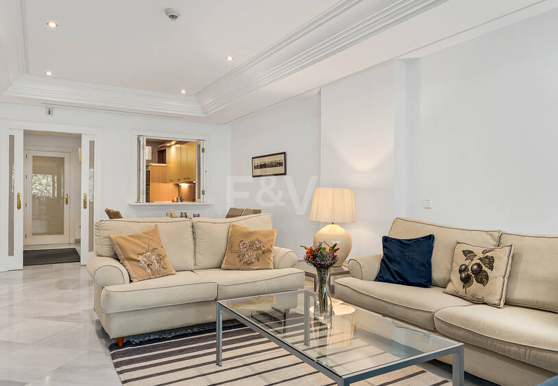 Apartamento de lujo frente a la playa. Precio desde €3,300 por semana