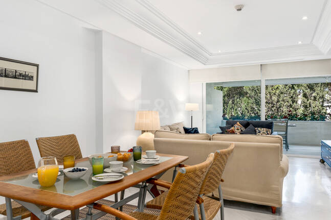 Apartamento de lujo frente a la playa. Precio desde €3,300 por semana