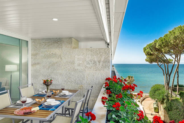 Apartamento de lujo frente a la playa. Precio desde €3,300 por semana