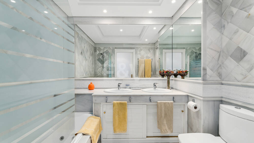 Apartamento de lujo frente a la playa. Precio desde €3,300 por semana