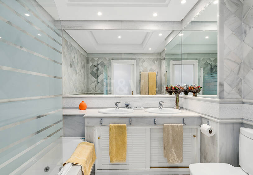 Apartamento de lujo frente a la playa. Precio desde €3,300 por semana