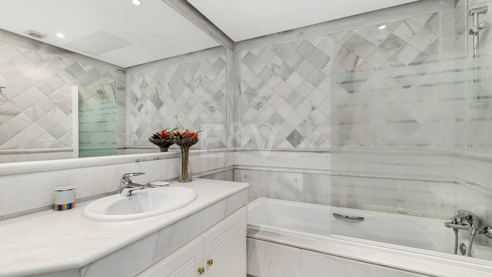 Luxury beach front apartment. Price from €3,300 per week