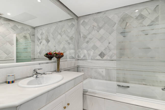 Apartamento de lujo frente a la playa. Precio desde €3,300 por semana