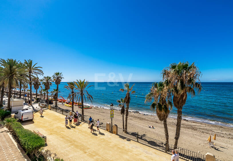 Apartamento de lujo frente a la playa. Precio desde €3,300 por semana