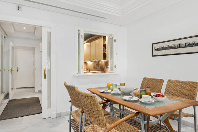 Apartamento de lujo frente a la playa. Precio desde €3,300 por semana