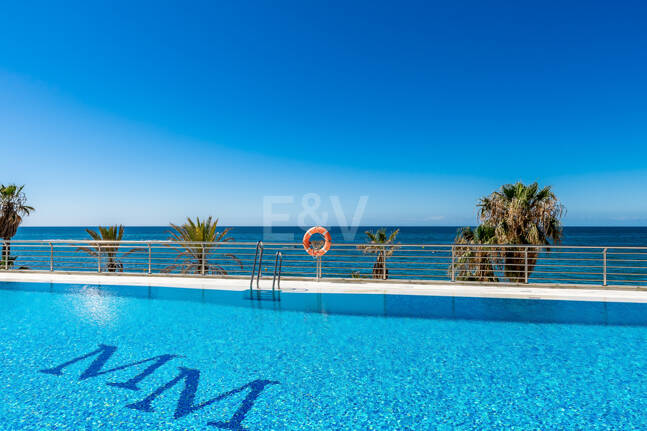 Apartamento de lujo frente a la playa. Precio desde €3,300 por semana