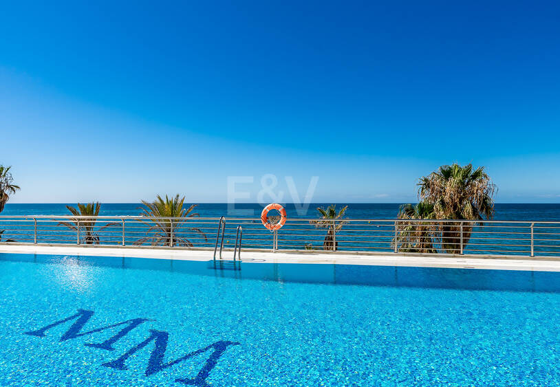 Apartamento de lujo frente a la playa. Precio desde €3,300 por semana