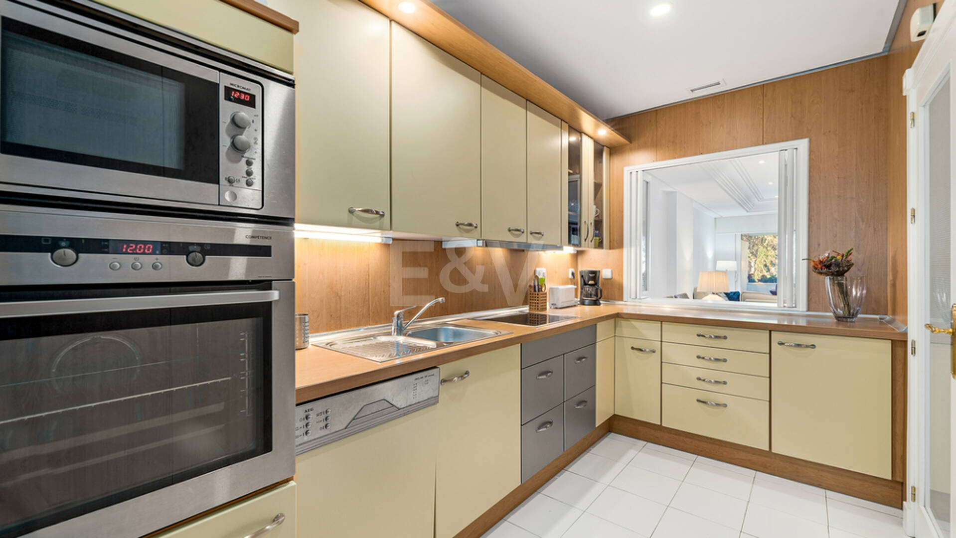 Luxury beach front apartment. Price from €3,300 per week