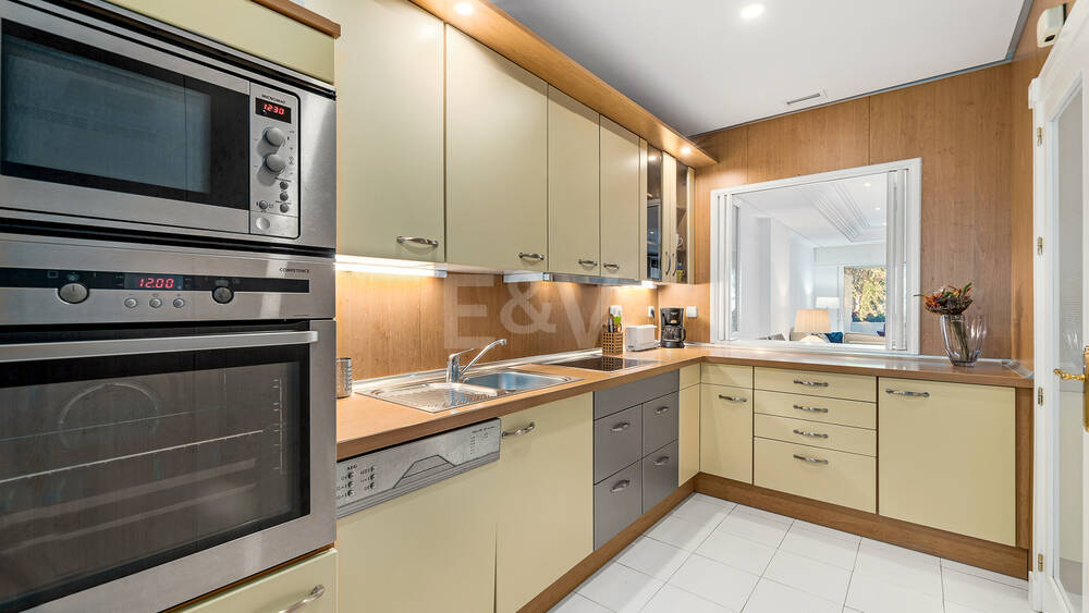 Apartamento de lujo frente a la playa. Precio desde €3,300 por semana