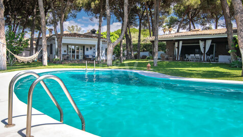 Riesige Familienvilla in Cabopino mit Blick auf die Dünen