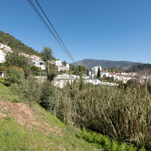 Gelegenheit - Gewerbegrundstück im Zentrum von Benahavís in erstklassiger Lage.