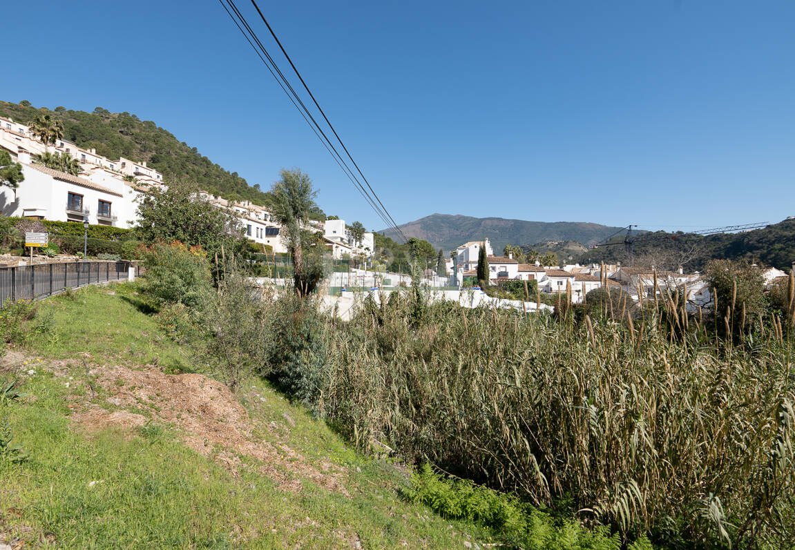Gelegenheit - Gewerbegrundstück im Zentrum von Benahavís in erstklassiger Lage.