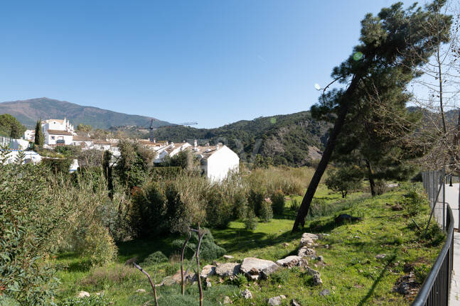 Gelegenheit - Gewerbegrundstück im Zentrum von Benahavís in erstklassiger Lage.