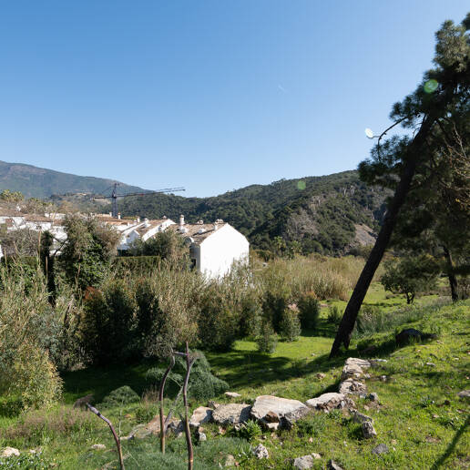 Gelegenheit - Gewerbegrundstück im Zentrum von Benahavís in erstklassiger Lage.
