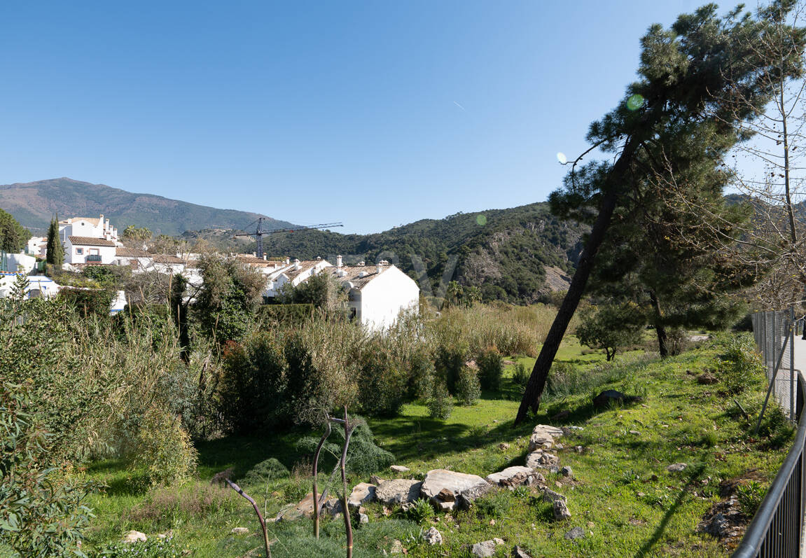 Gelegenheit - Gewerbegrundstück im Zentrum von Benahavís in erstklassiger Lage.