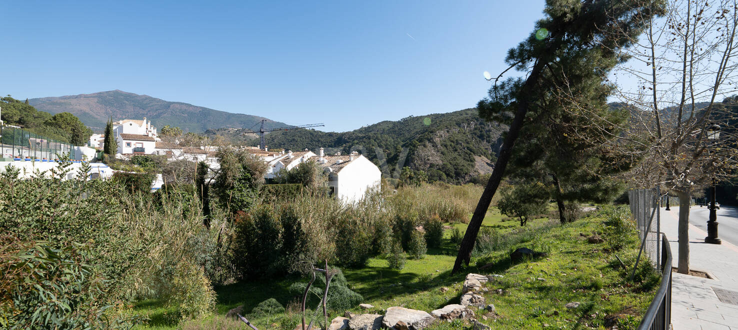 Gelegenheit - Gewerbegrundstück im Zentrum von Benahavís in erstklassiger Lage.