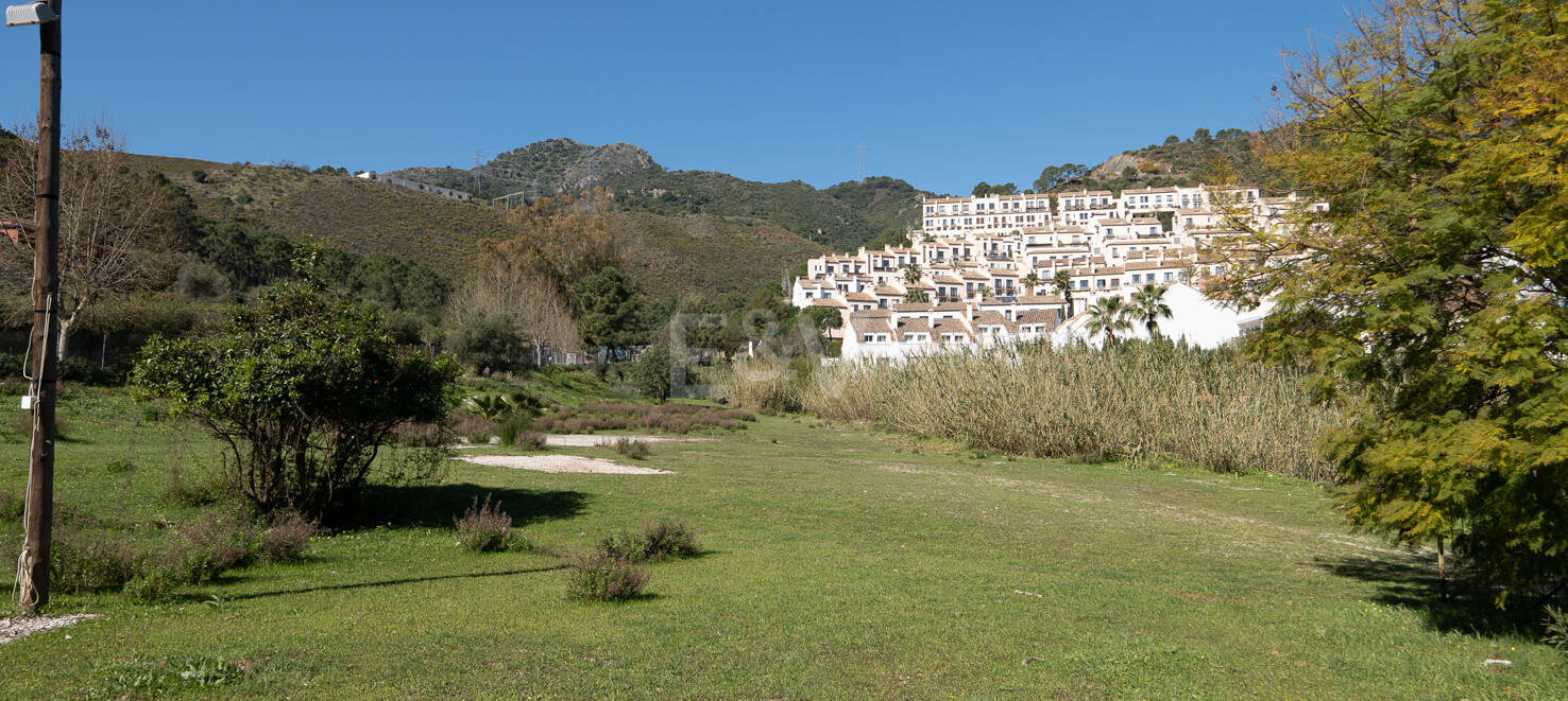 Gelegenheit - Gewerbegrundstück im Zentrum von Benahavís in erstklassiger Lage.