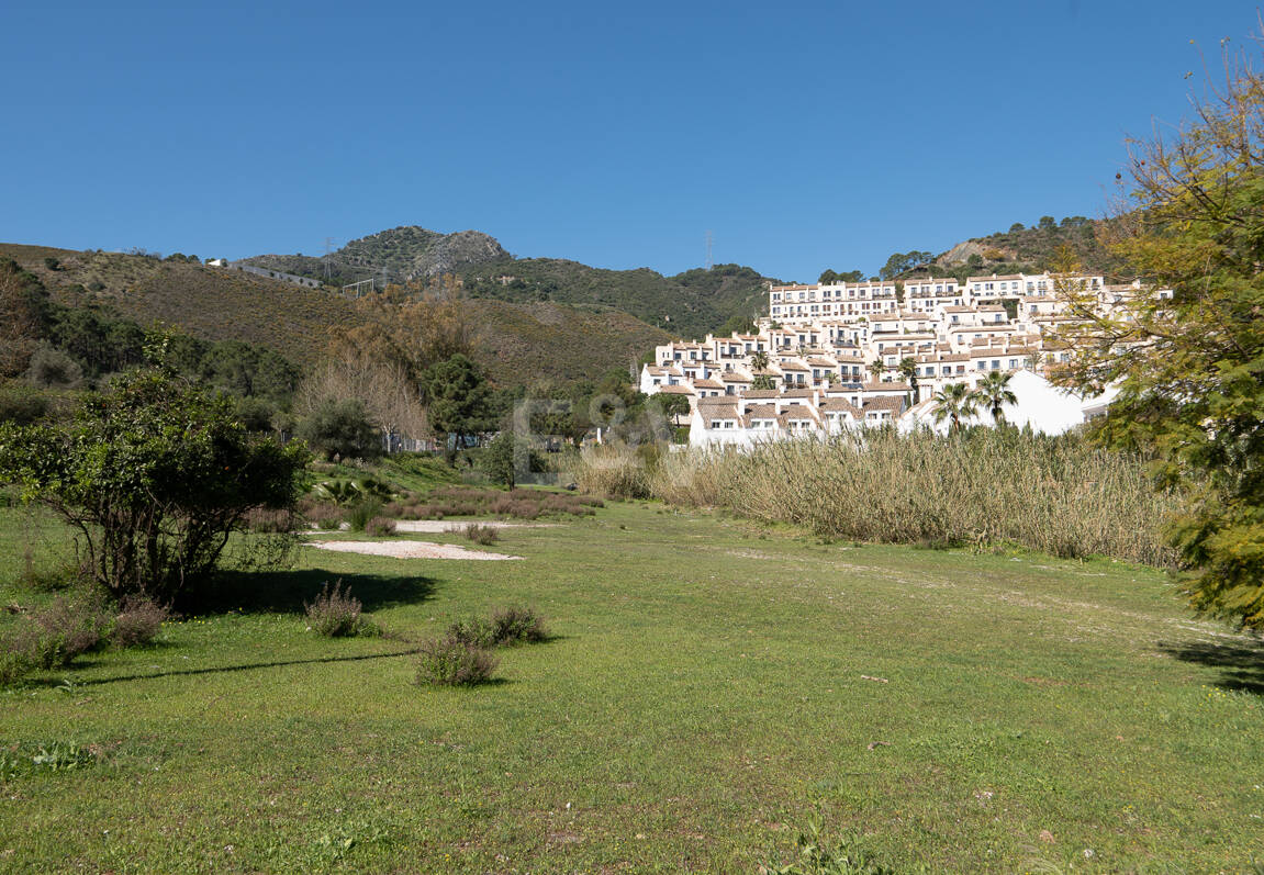 Gelegenheit - Gewerbegrundstück im Zentrum von Benahavís in erstklassiger Lage.
