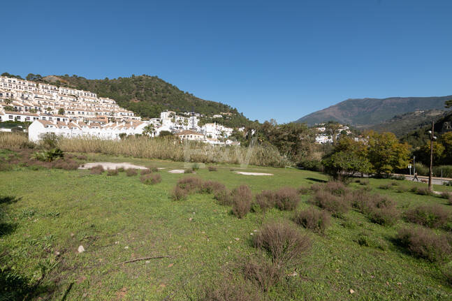 Gelegenheit - Gewerbegrundstück im Zentrum von Benahavís in erstklassiger Lage.