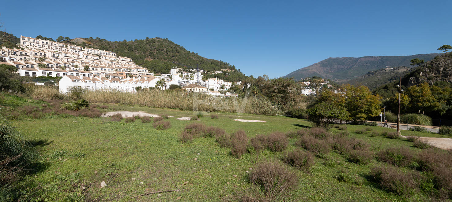 Gelegenheit - Gewerbegrundstück im Zentrum von Benahavís in erstklassiger Lage.