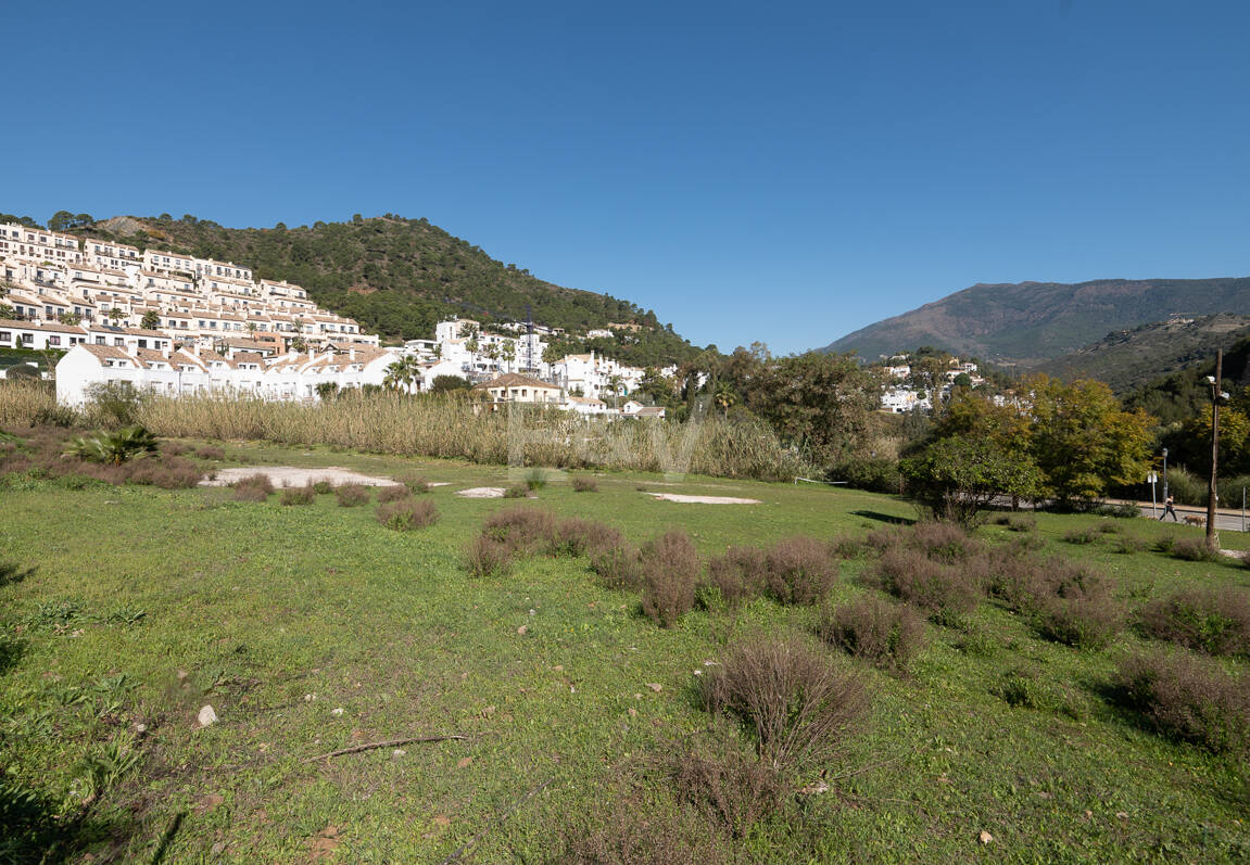 Gelegenheit - Gewerbegrundstück im Zentrum von Benahavís in erstklassiger Lage.