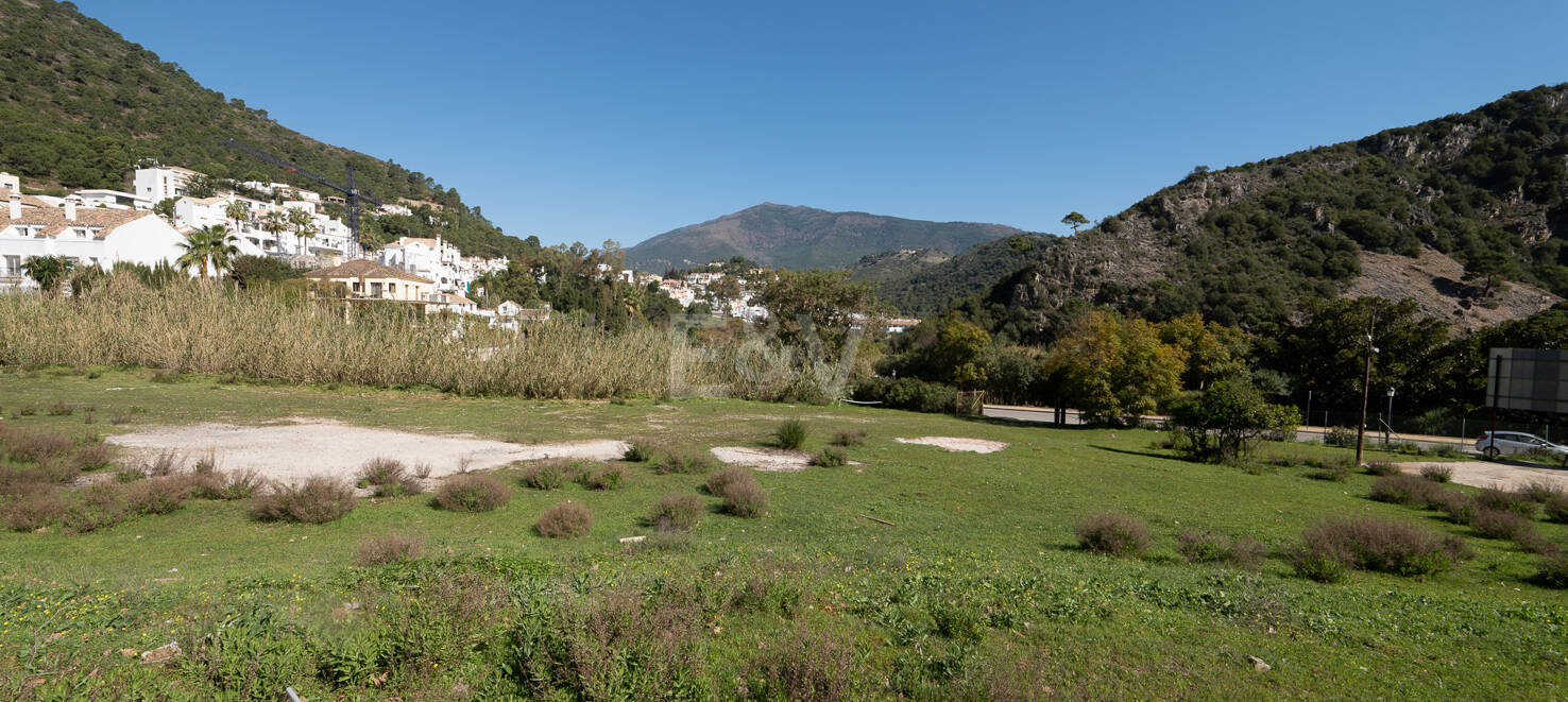 Gelegenheit - Gewerbegrundstück im Zentrum von Benahavís in erstklassiger Lage.