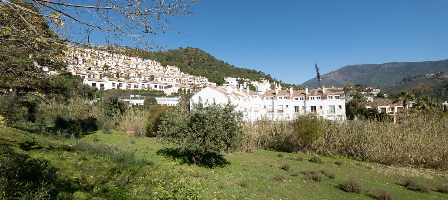 Gelegenheit - Gewerbegrundstück im Zentrum von Benahavís in erstklassiger Lage.