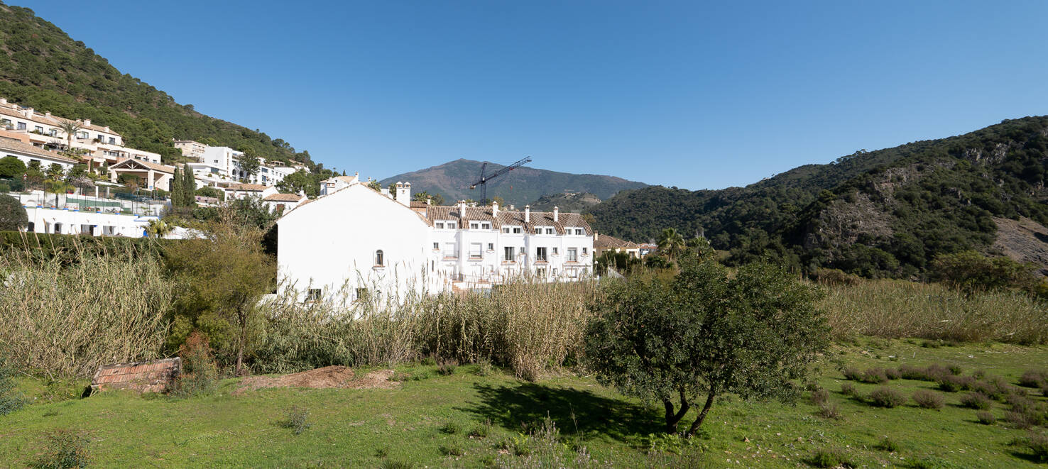 Gelegenheit - Gewerbegrundstück im Zentrum von Benahavís in erstklassiger Lage.