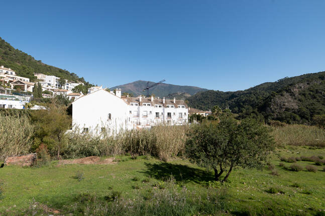 Gelegenheit - Gewerbegrundstück im Zentrum von Benahavís in erstklassiger Lage.