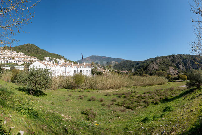 Gelegenheit - Gewerbegrundstück im Zentrum von Benahavís in erstklassiger Lage.