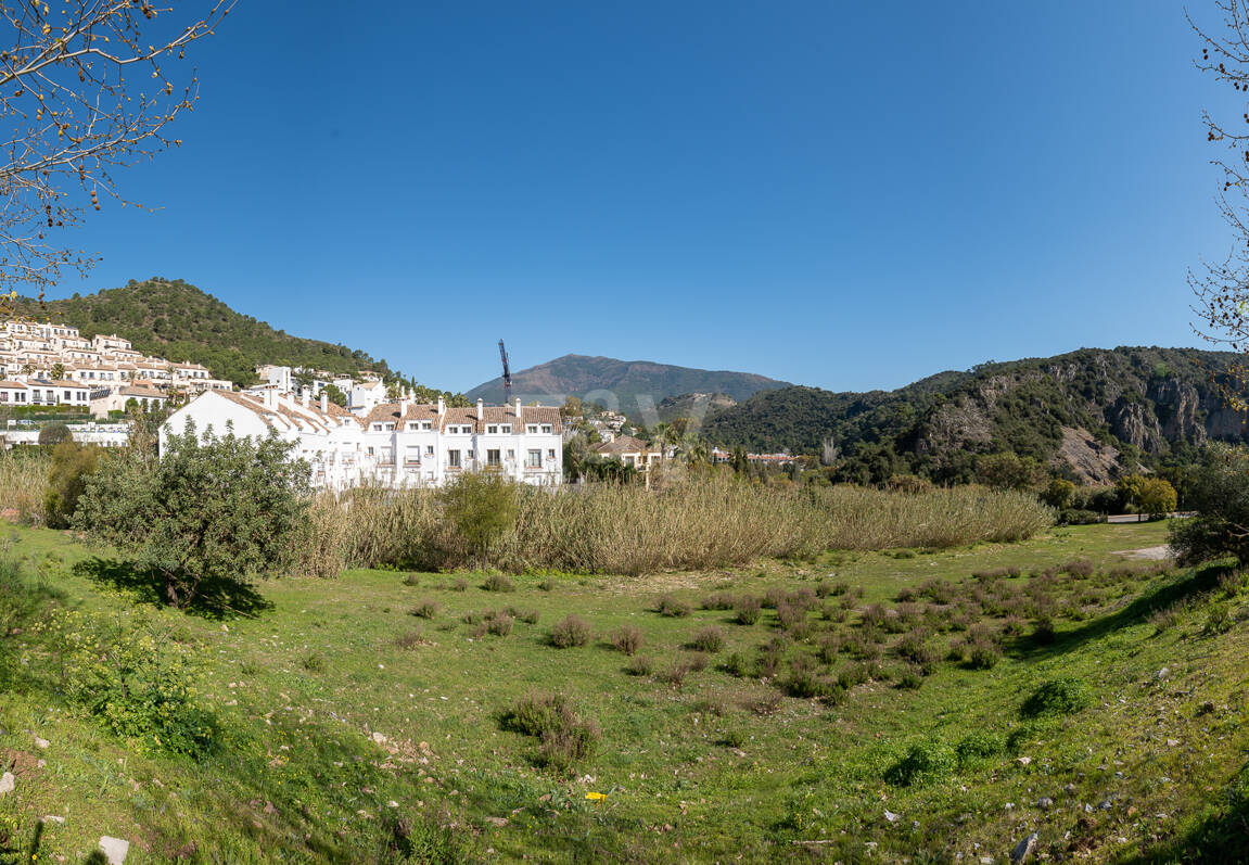 Gelegenheit - Gewerbegrundstück im Zentrum von Benahavís in erstklassiger Lage.