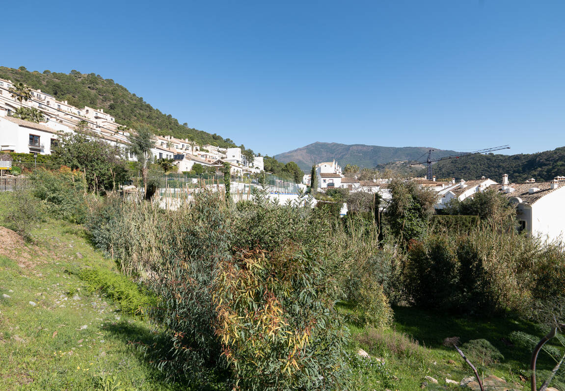 Gelegenheit - Gewerbegrundstück im Zentrum von Benahavís in erstklassiger Lage.